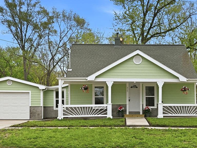 Listing photo 2