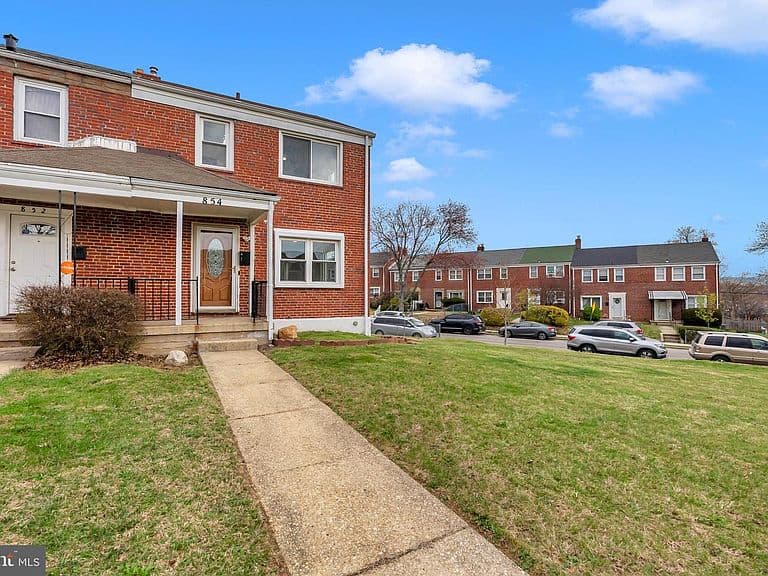Listing photo 3