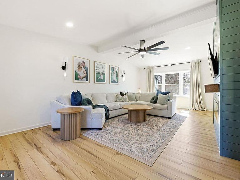 Listing photo 3