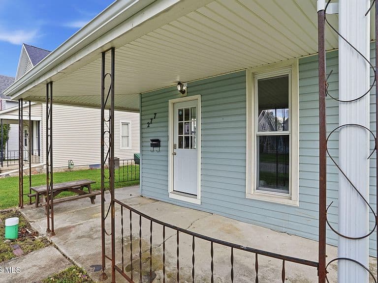 Listing photo 4
