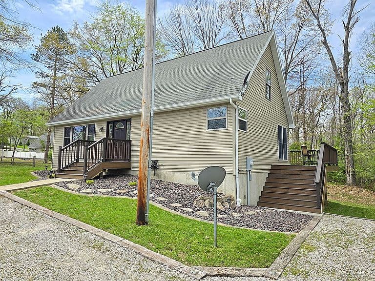 Listing photo 2