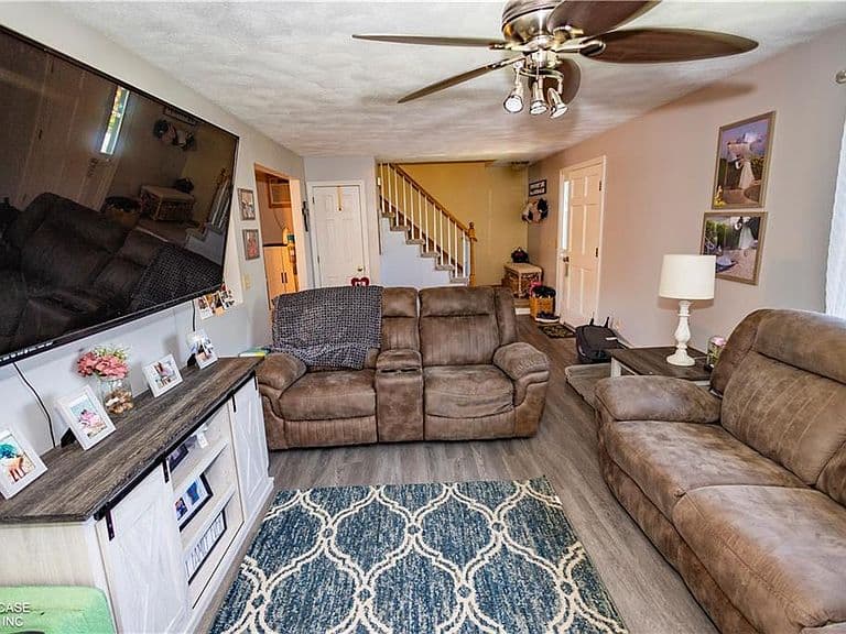 Listing photo 5