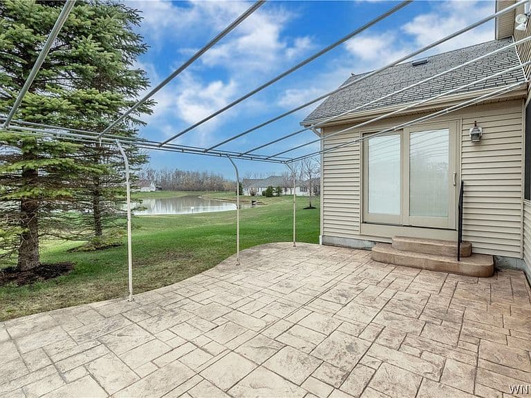 Listing photo 4