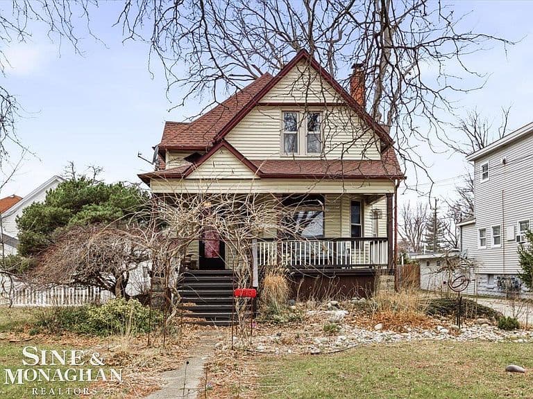Listing photo 2
