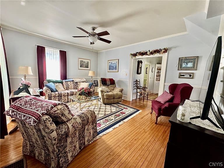 Listing photo 2