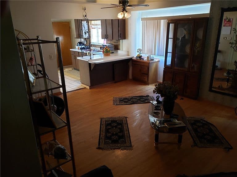 Listing photo 5