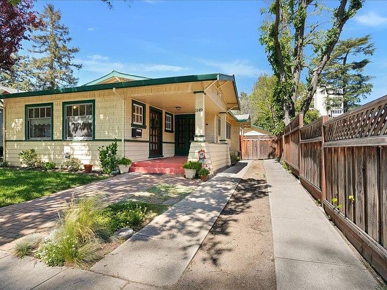 Listing photo 2