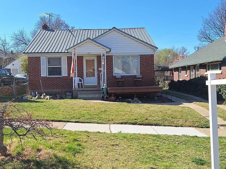 Listing photo 2
