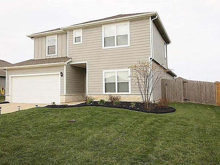 Listing photo 2