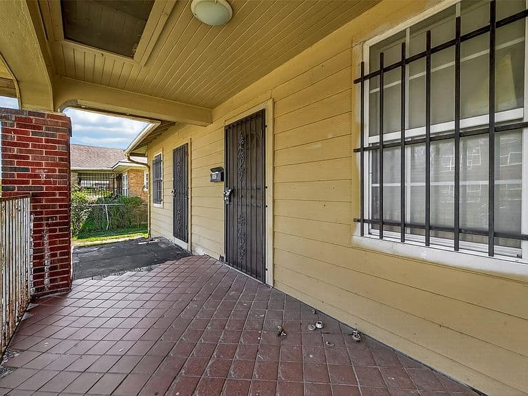 Listing photo 3