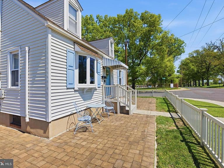 Listing photo 3