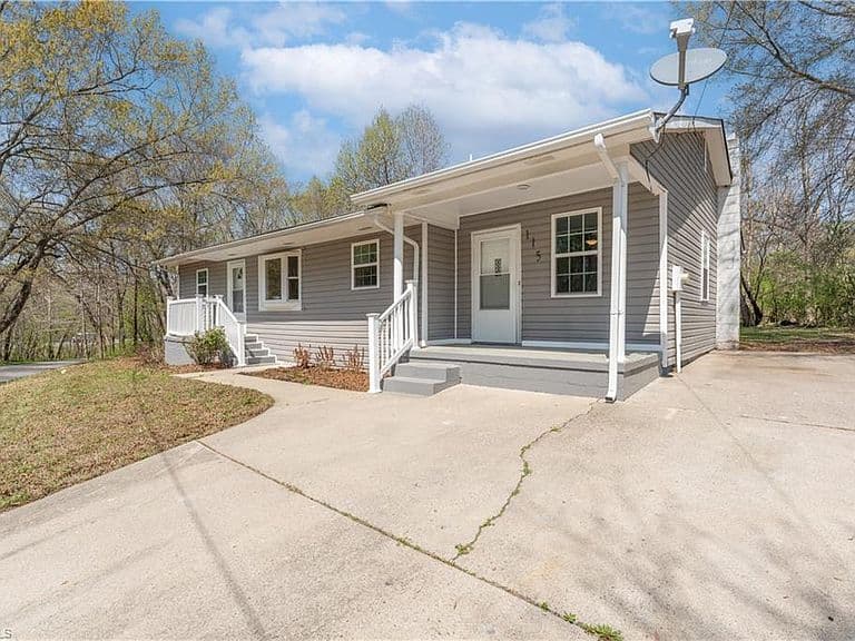 Listing photo 2