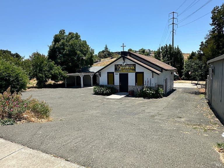 Listing photo 3