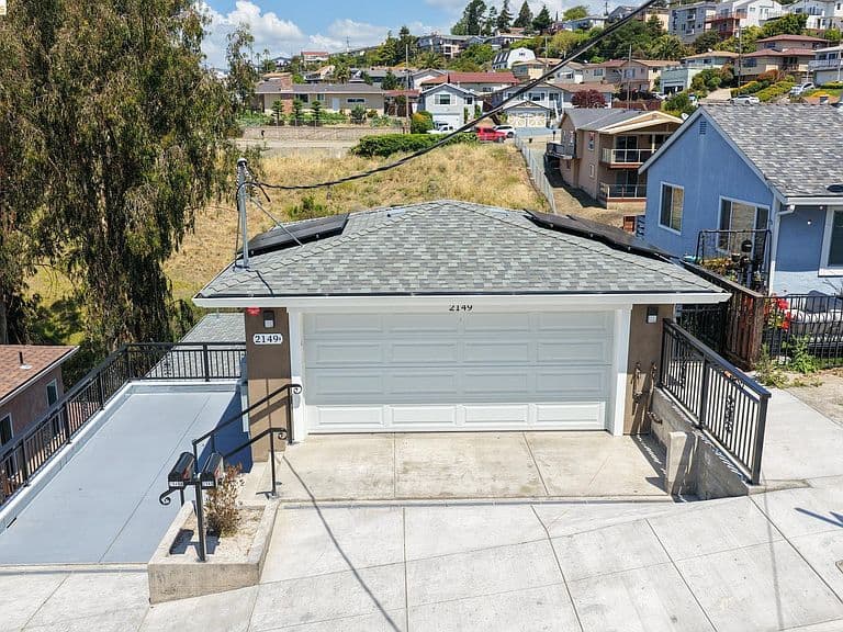 Listing photo 3