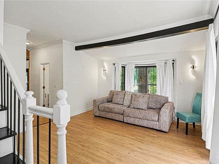 Listing photo 5