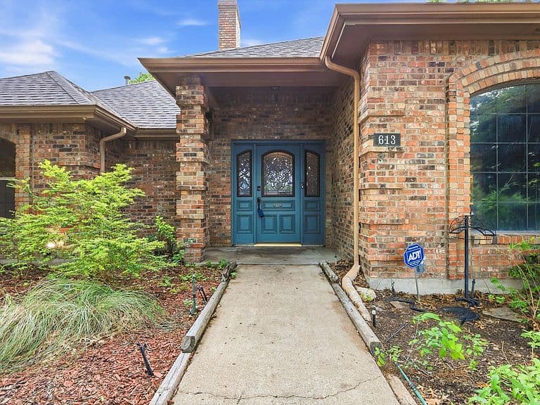 Listing photo 3