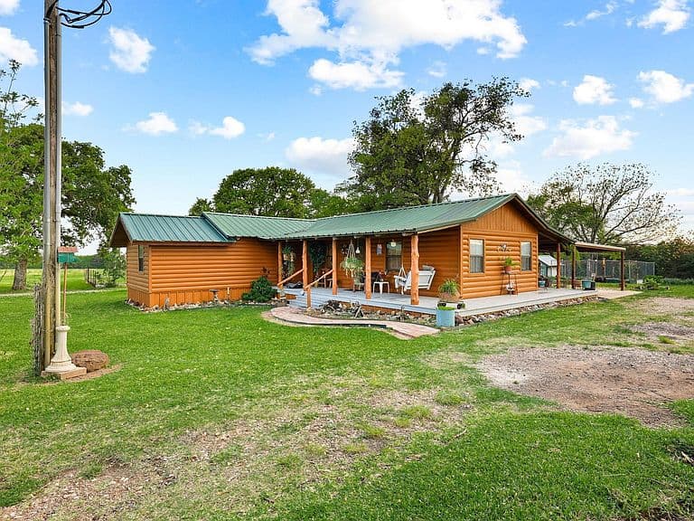 Listing photo 3