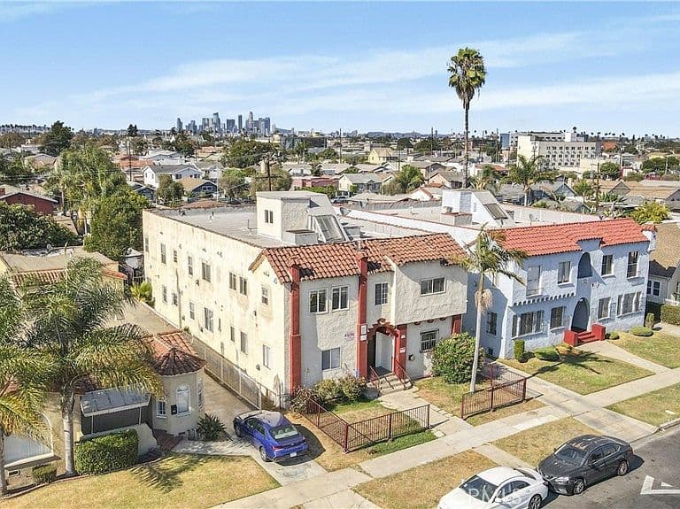 Listing photo 3