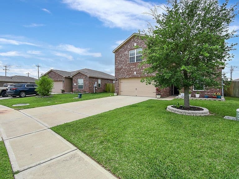 Listing photo 3