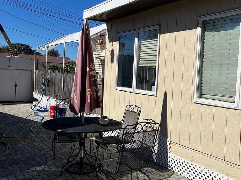 Listing photo 3