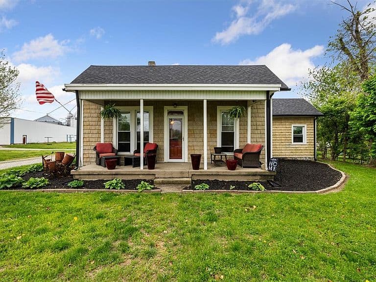 Listing photo 2