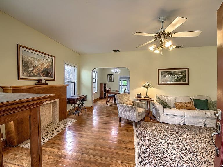 Listing photo 4