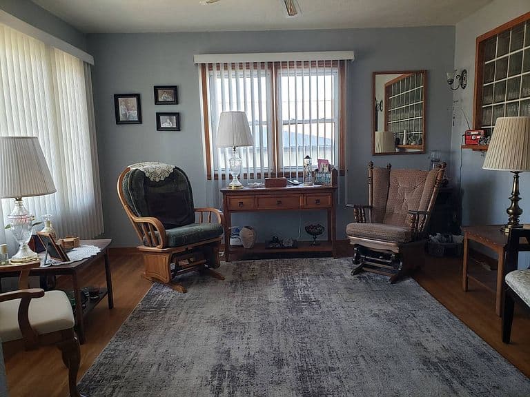 Listing photo 3