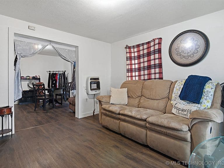 Listing photo 5