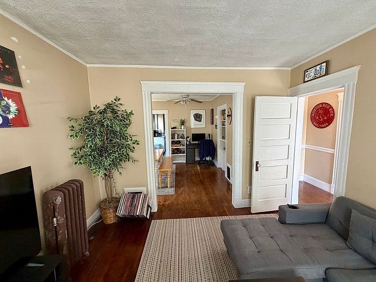 Listing photo 3