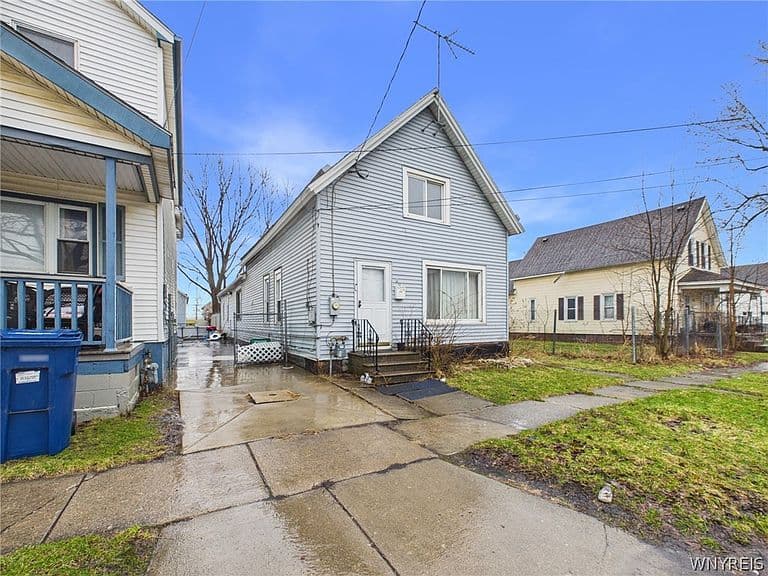 Listing photo 2