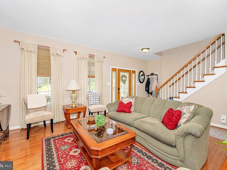 Listing photo 5