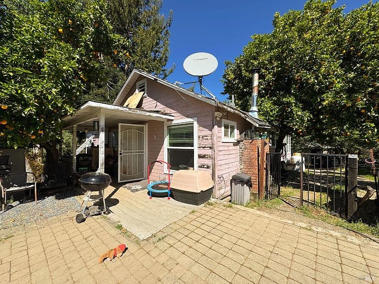 Listing photo 2
