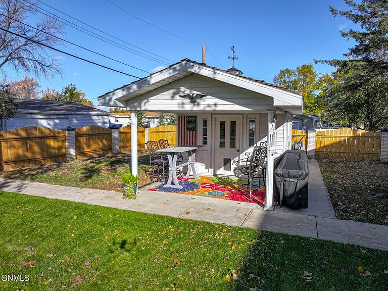 Listing photo 5