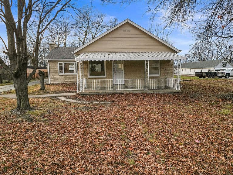 Listing photo 2