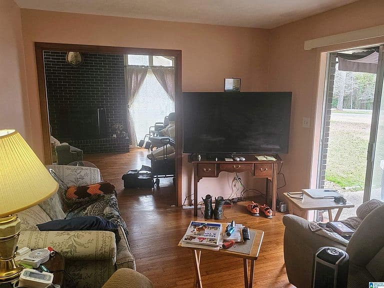 Listing photo 4