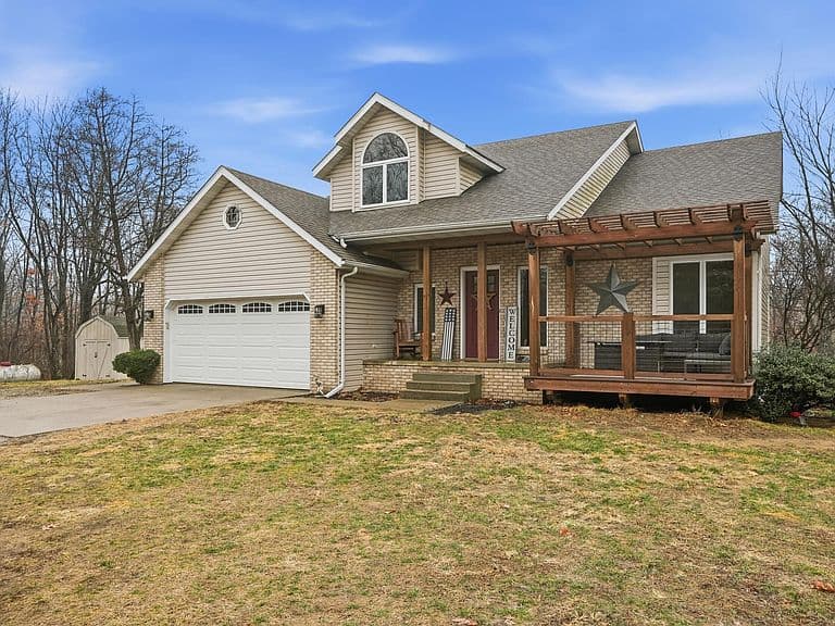 Listing photo 2