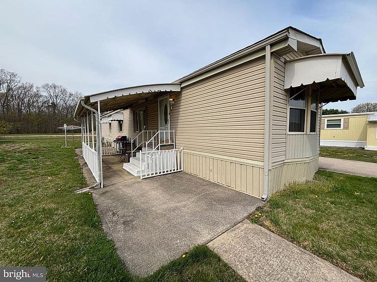 Listing photo 4