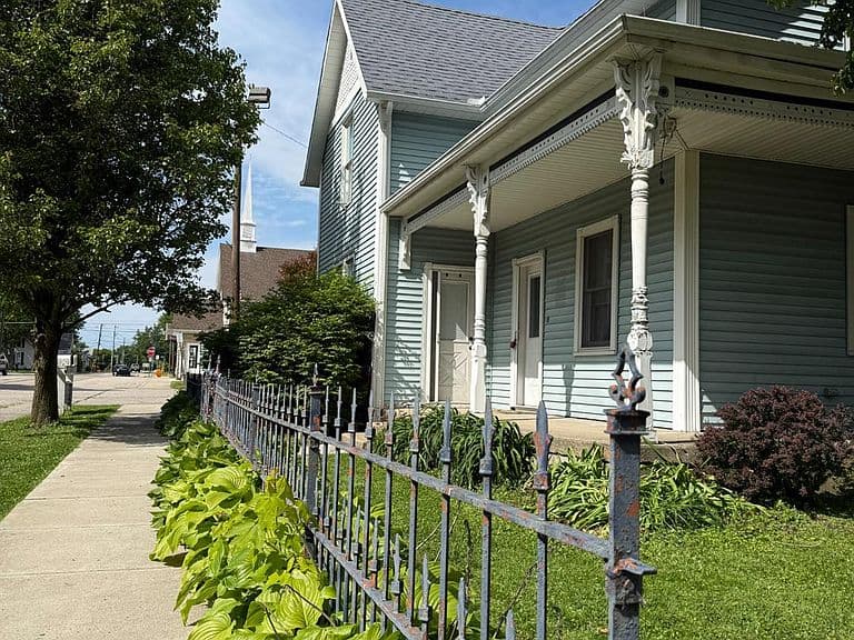 Listing photo 2