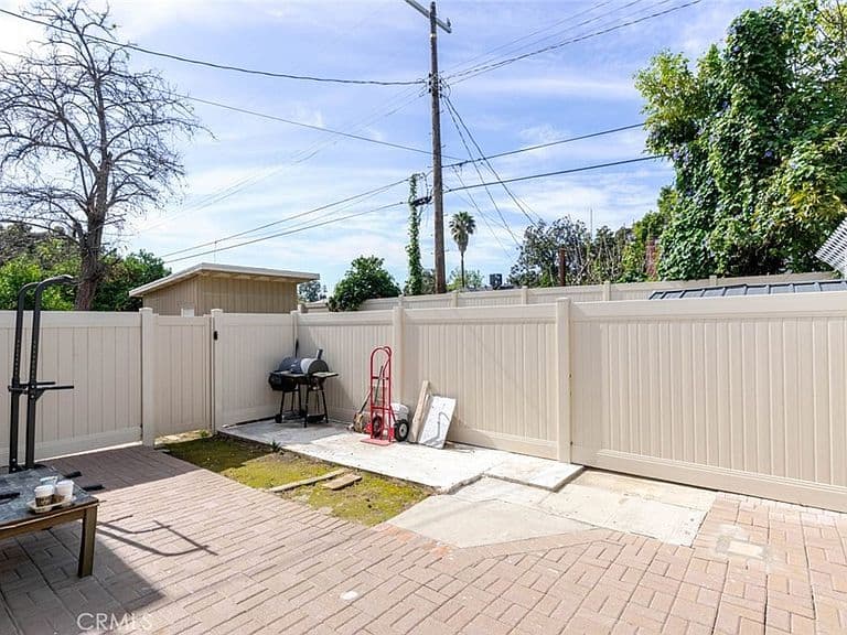 Listing photo 5