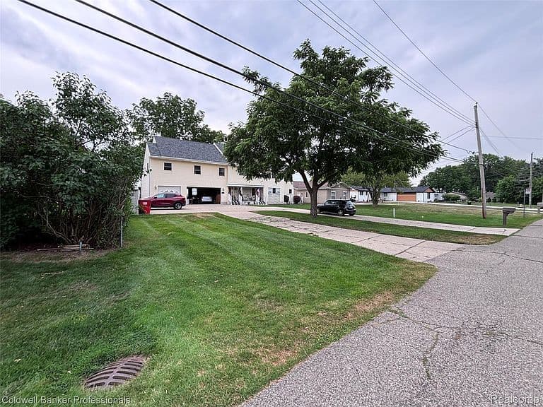 Listing photo 3