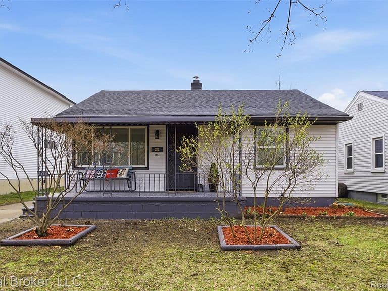 Listing photo 2