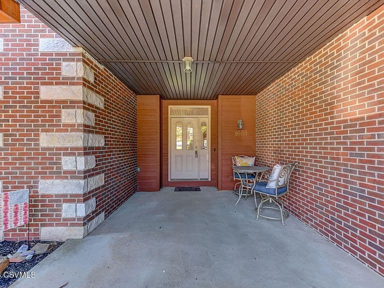 Listing photo 5