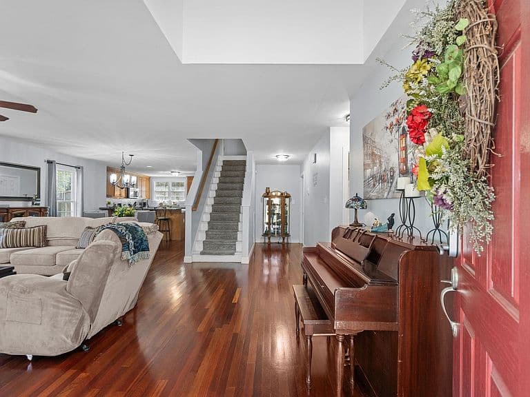 Listing photo 5