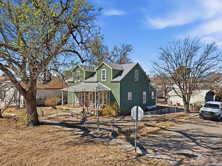 Listing photo 2