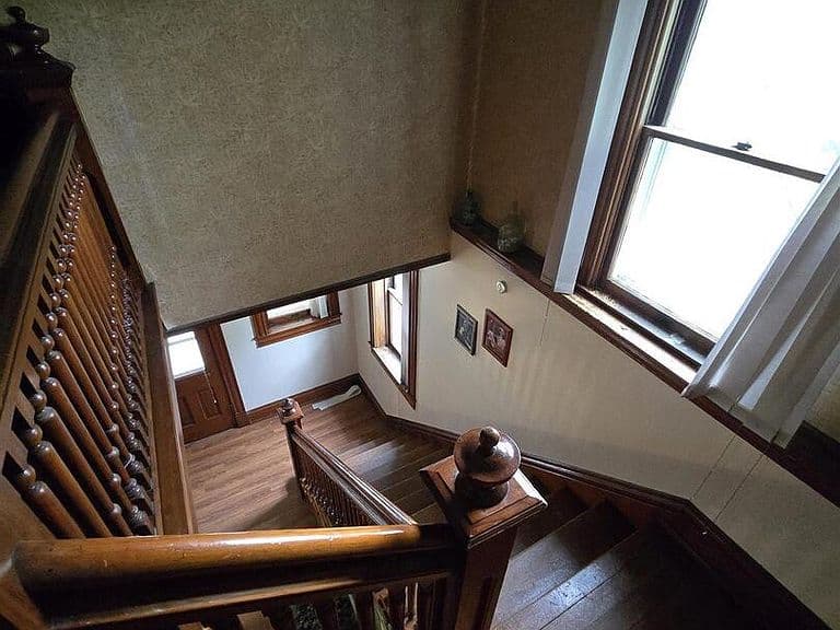 Listing photo 5
