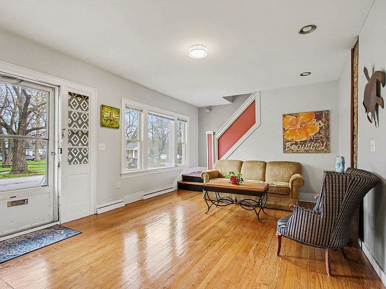 Listing photo 4