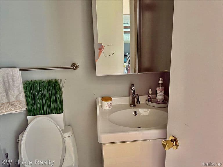Listing photo 5