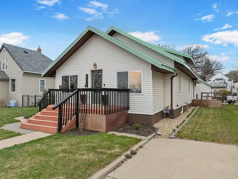 Listing photo 3