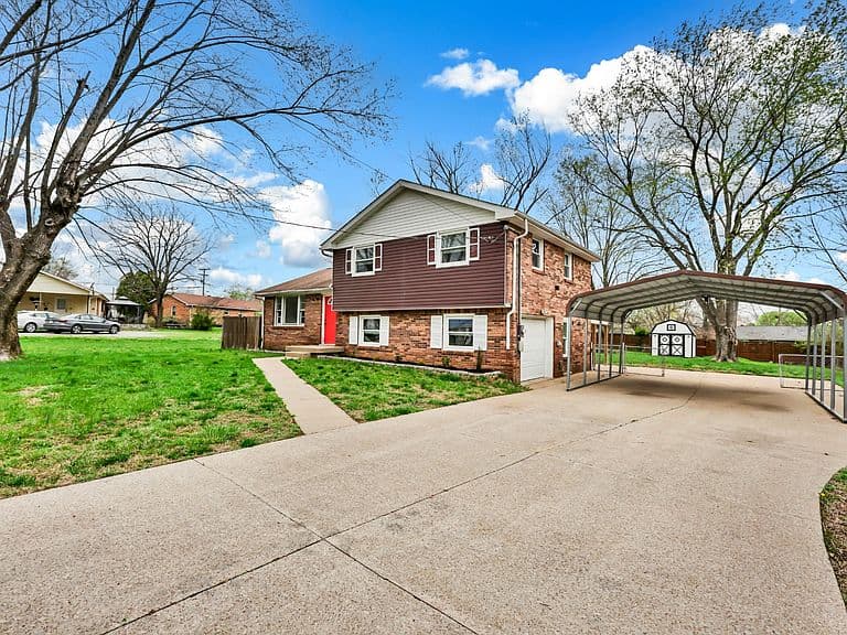 Listing photo 3