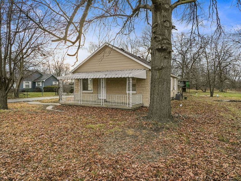 Listing photo 3
